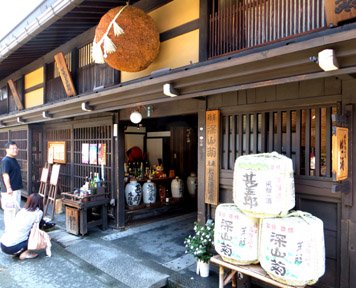 Old shops are everywhere in San-Machi, Takayama 